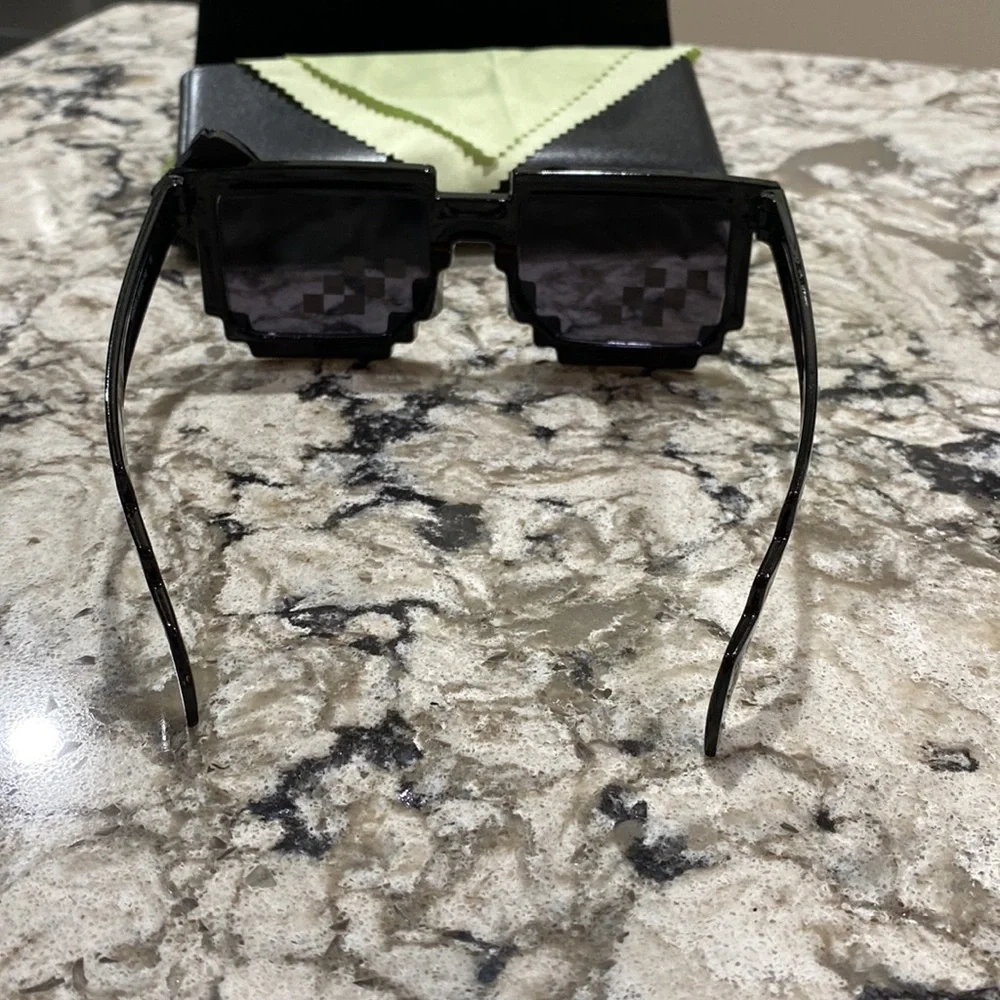 Thug life Fortnite black sunglasses